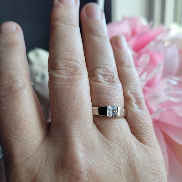 925 Stirling Silver and CZ ring - Picture 3 of 5